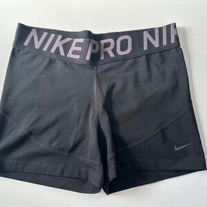 Women's Nike Pro Dri-Fit shorts - Size L